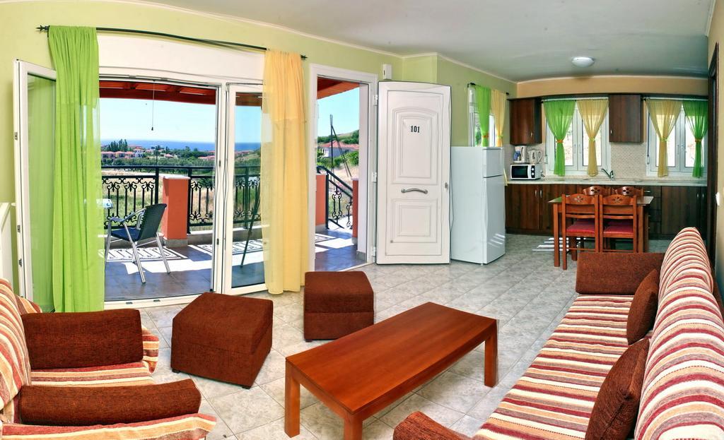 Yakinthos Garden Apartment Anaxos Exterior photo